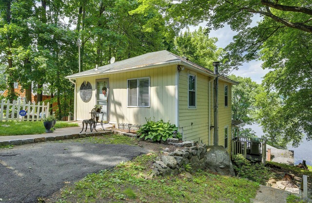 Charming Danbury Cottage w/Lake Kenosia Access!
