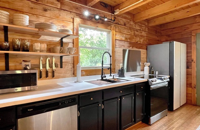 Charming Element Cabin. Pet-Friendly!