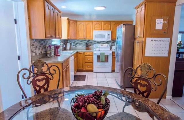 Charming Enchanted Escape 3-bedroom house Near Disney World