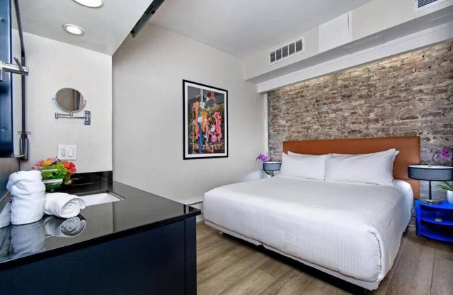 Charming European-Style Suite by Embarcadero, Near Dining & BART