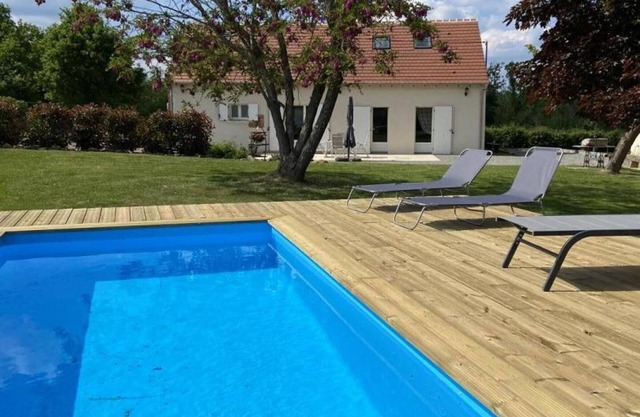 Charming Family Home: 6 Guests, AC, Bikes, Near Hiking Trails & Herisson, Modern Amenities
