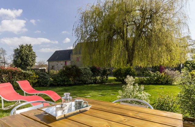 Charming Farmhouse Retreat with Garden, BBQ & Kids' Playground Near Granville Beaches