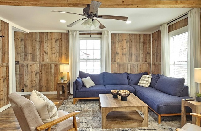 Charming Farmhouse in Oneonta, NY, 2 Mins away from Cooperstown All Star Village