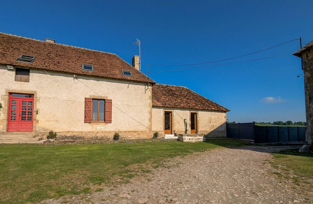 Charming Farmhouse Retreat with Enclosed Garden, A/C, and Farm Tours in Berry