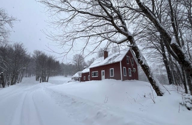 Charming farmhouse, dog friendly, Appalachian trail access