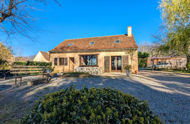 Charming Farmhouse with Pool, Sports Facilities & Scenic Views in Mouhers, France