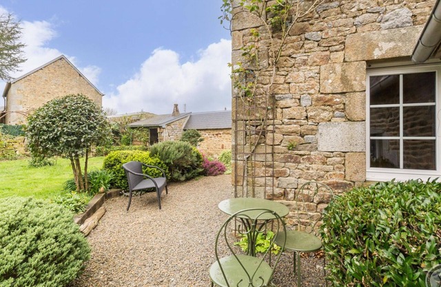Charming Countryside House with Private Garden Near Hiking Trails