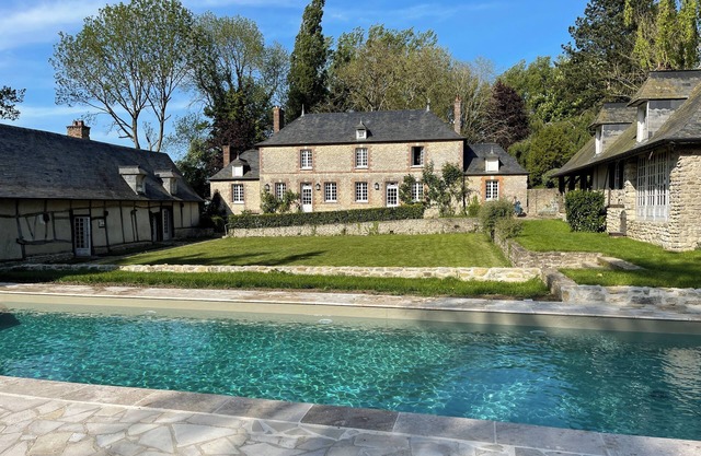 Charming house in Normandy near Gerberoy with swimming pool an tennis court