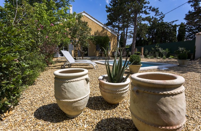 Charming villa with swimming pool close to the center of St Rémy de Provence 4-6