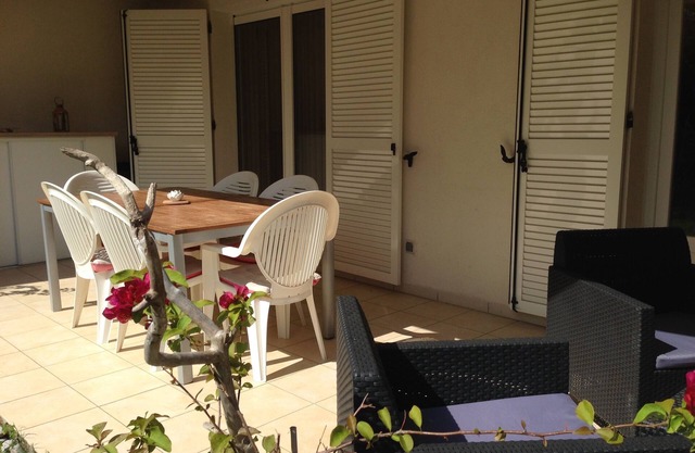 Charming apartment with large terrace and private pool 5 minutes from the beach