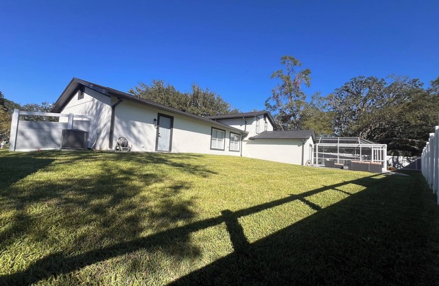 Charming fully renovated 4-bedroom spacious house with pool in Tampa/Lutz area!