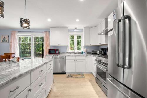 Charming Getaway with Hot Tub Dog Friendly