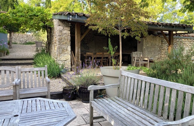 Charming gîte with swimming pool & large garden, Tarn-et-Garonne