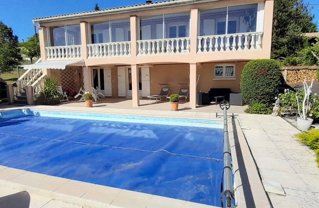 Charming gite with private pool and panoramic view over the countryside