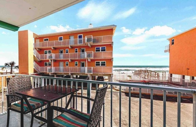 Charming Harbor House 2bd 2ba Heated Pool Beach & Ocean View Balcony