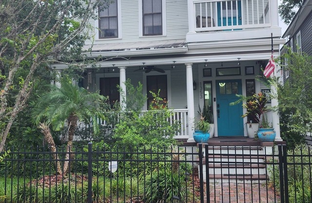Charming historic district house with modern touches close to Downtown Jax.
