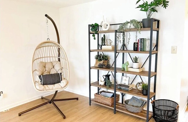 Charming Home Near Fishers and I-465