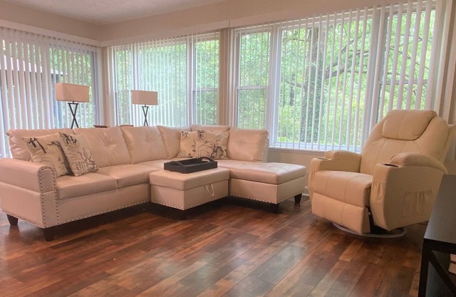 Charming Home w/ Hot Tub Near Airport!