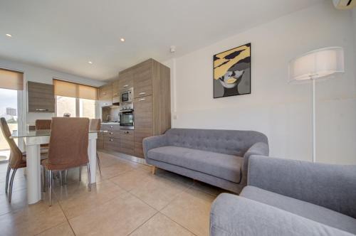 Charming Home with Jacuzzi in St Julians