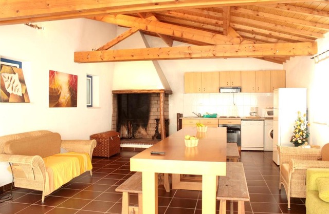 Charming House in Burinhosa, Pataias with Shared Pool