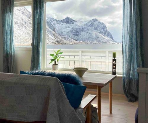 Charming house in fjord Lofoten