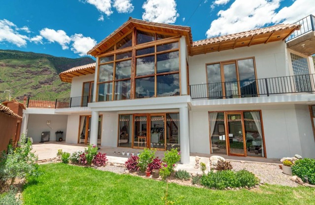 Charming house in the Sacred Valley with mountain views
