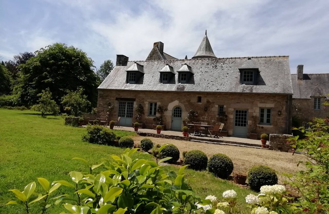 Charming house on the Manoir de Kerguéréon estate