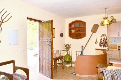 Charming house with mountain view in Siles + Garden