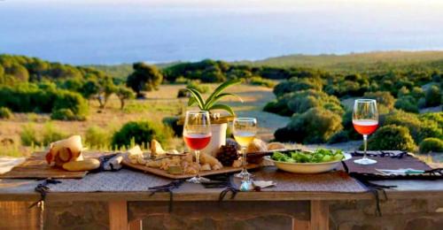 Charming house with sea and mountain views in El Chaparral