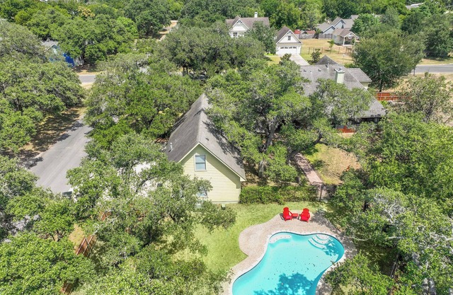 Charming Kyle Retreat with Pool, Porch & Walk to Downtown