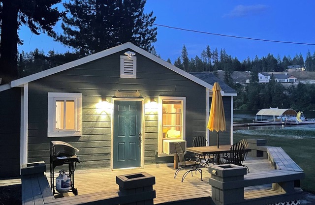 Charming Lakefront Fireside 3BR in Spirit Lake with Dock-space WiFi, AC, Pets OK