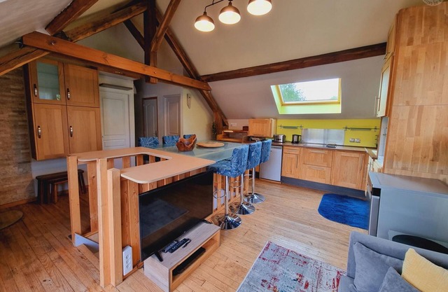 Charming Loft Above Organic Shop: 4 Bedrooms, Terrace, Near Hiking Trails & Golf