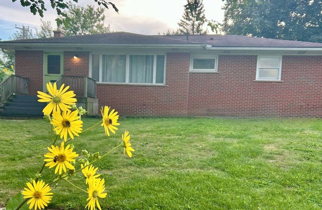 Charming Mid Century 3-bedroom Ranch house in Ann Arbor
