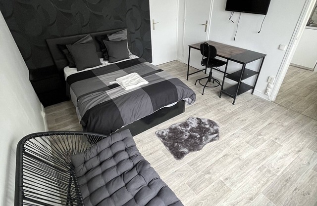 Charming modernised studio apartment very pleasant, furnished and equipped. n