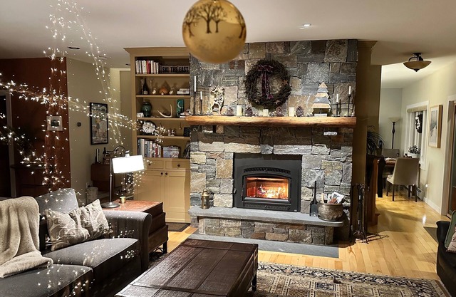 Charming mountain retreat with valley views, walk to Sugarbush Mt Ellen