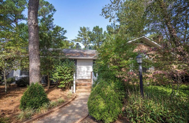 Charming North Shores Ranch Home: Pool, Tennis, Private Beach & Trails!