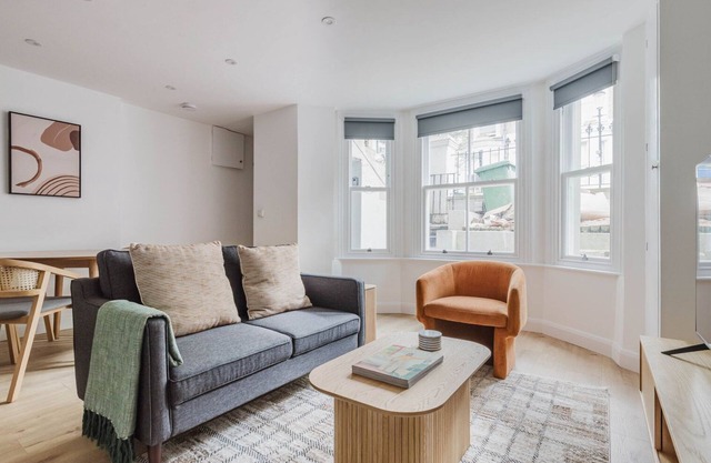 Charming Notting Hill 2BR w/Washer, Fully Furnished, by Blueground