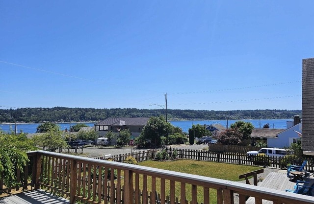 Charming ocean view - hot tub - pet friendly