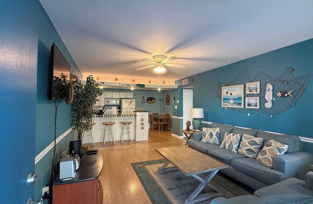 Charming Oceanfront 1-bedroom condo in fantastic Cocoa Beach with AC