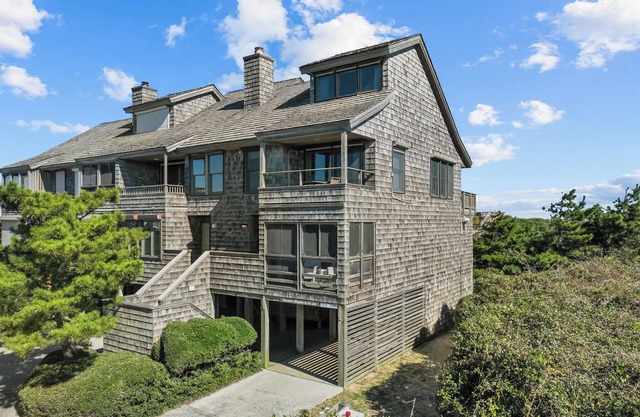 Charming Outer Banks townhome located in Sanderling with unmatched panoramic views