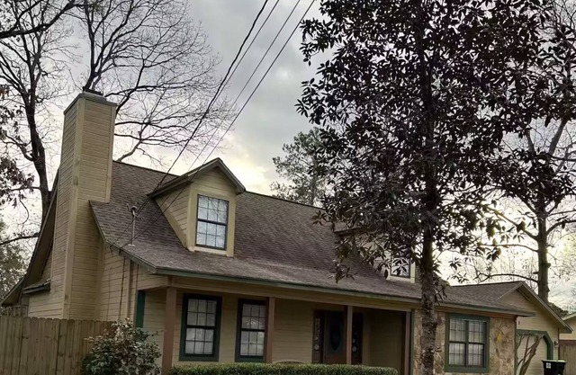 Charming, peaceful & spacious 3/2 house with sunroom, WiFi, AC in Warner Robins