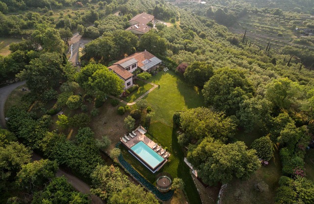 Charming portion of villa with pool in the hills of Verona