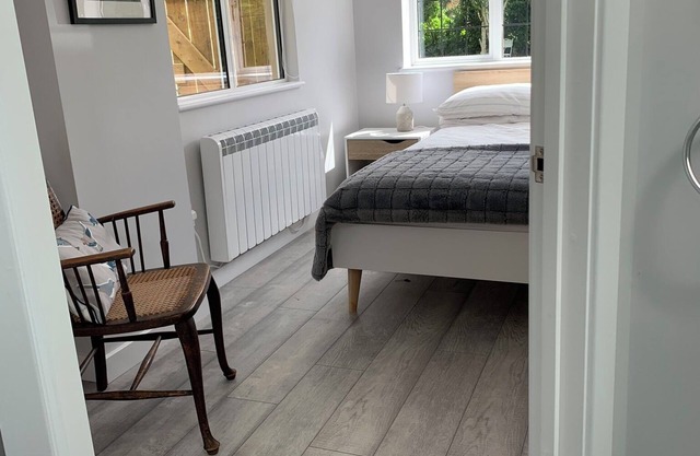 Charming remodeled studio in quaint Somerset village minutes from the A30