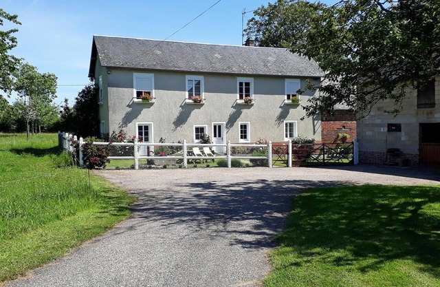 Charming Renovated House with Garden, Ping Pong, and Farm Animals in Peaceful Countryside