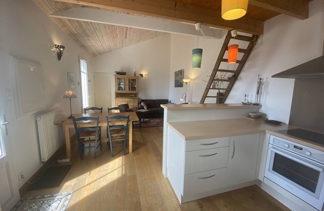 Charming Renovated Home Near Beach with Garden & BBQ, Sleeps 4+1