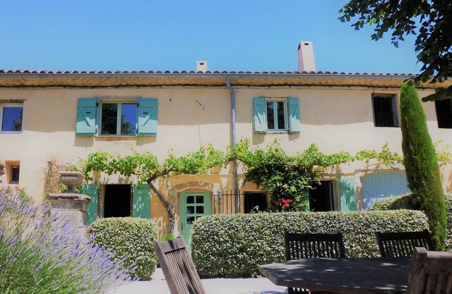Charming residence with swimming pool in beautiful property