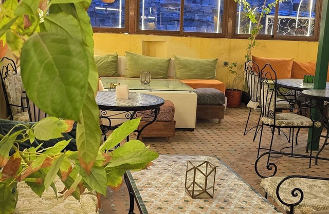 Charming riad with 8 bedrooms and WiFi, AC in welcoming Fes