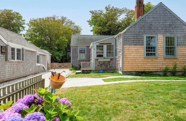 Charming Sconset 3-Bedroom Cottage - Steps from Beach & Village