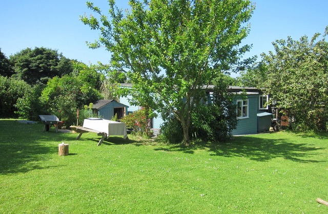 Charming Seaside Cabin close to beautiful Beach with Large Garden