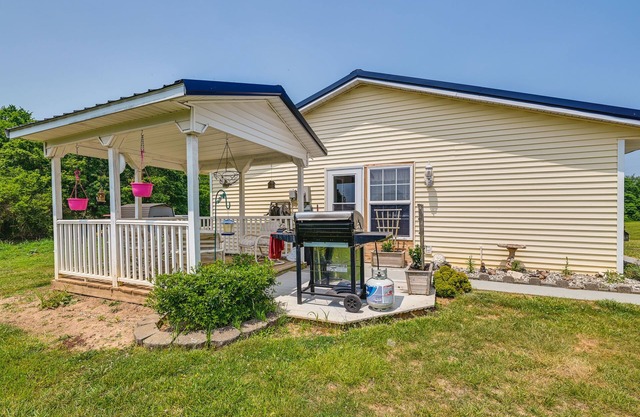Charming Smiths Grove Home Near Cave Tours!